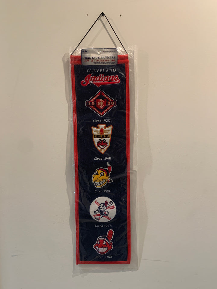 VINTAGE CLEVELAND INDIANS LOGO BANNER (MINT CONDITION)